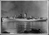 k44-albert-dock-1942